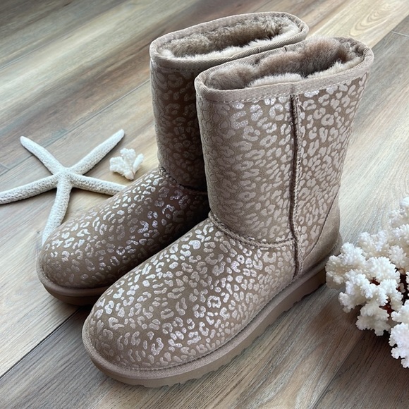 🌴🔆UGG- BROWN CLASSIC SHORT SNOW LEOPARD BOOTS🔆🌴 - Picture 10 of 16